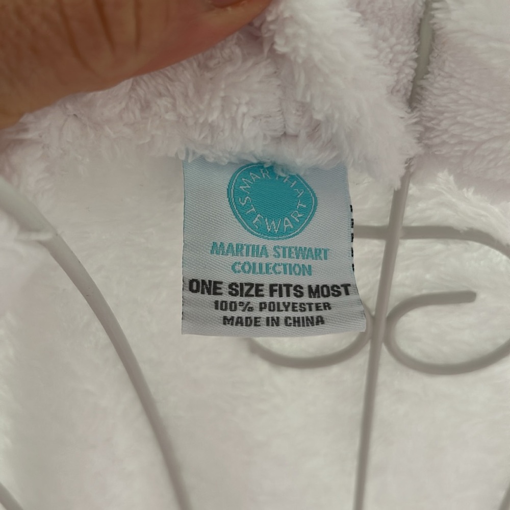Martha Stewart Plush White Bath Robe with Belt - Picture 7 of 9